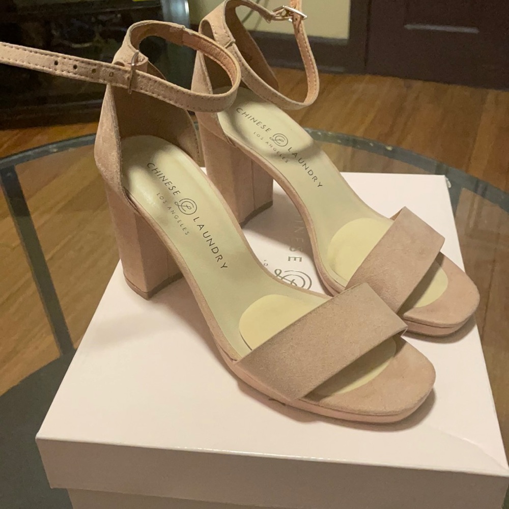 Size 7 Nude/pink Chinese laundry heels